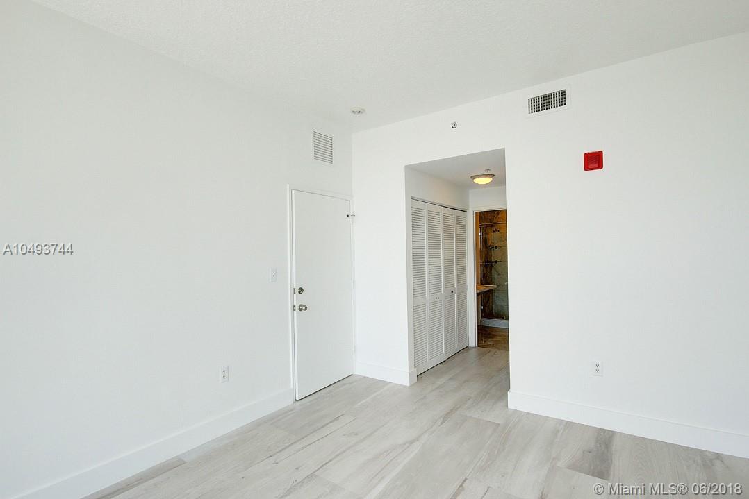 REGATTA AT INDIAN CREEK CO - Residential Lease