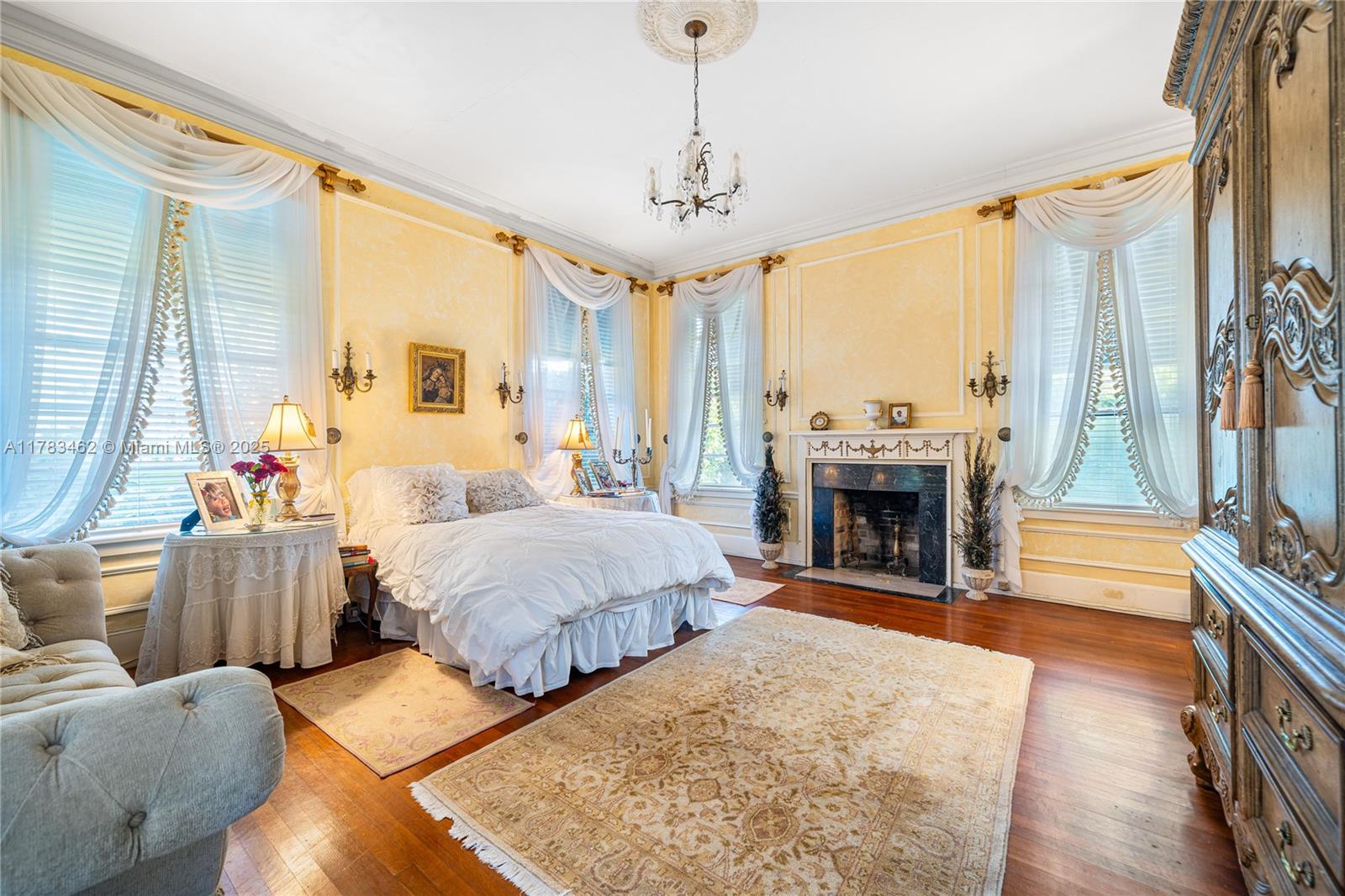 BISCAYNE HEIGHTS - Residential