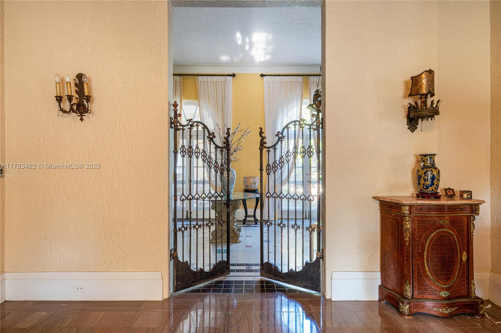BISCAYNE HEIGHTS - Residential