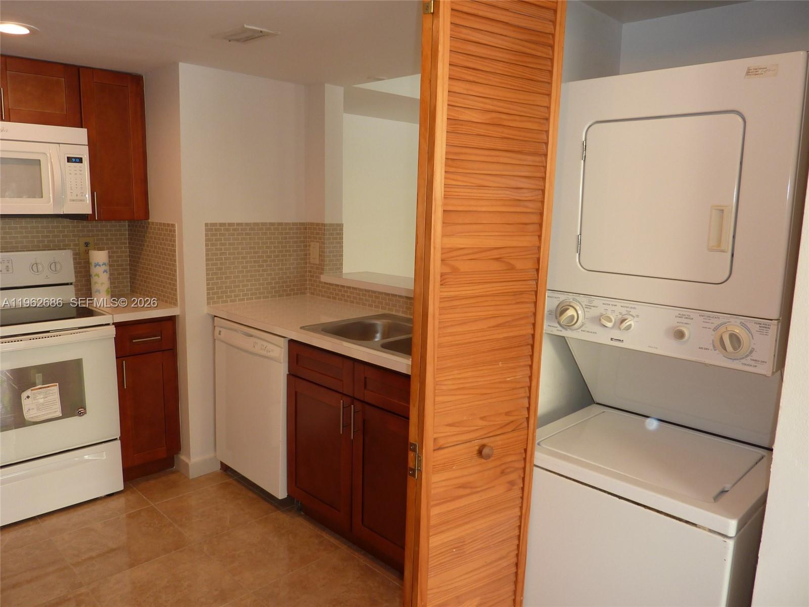 GABLES POINT II CONDO - Residential