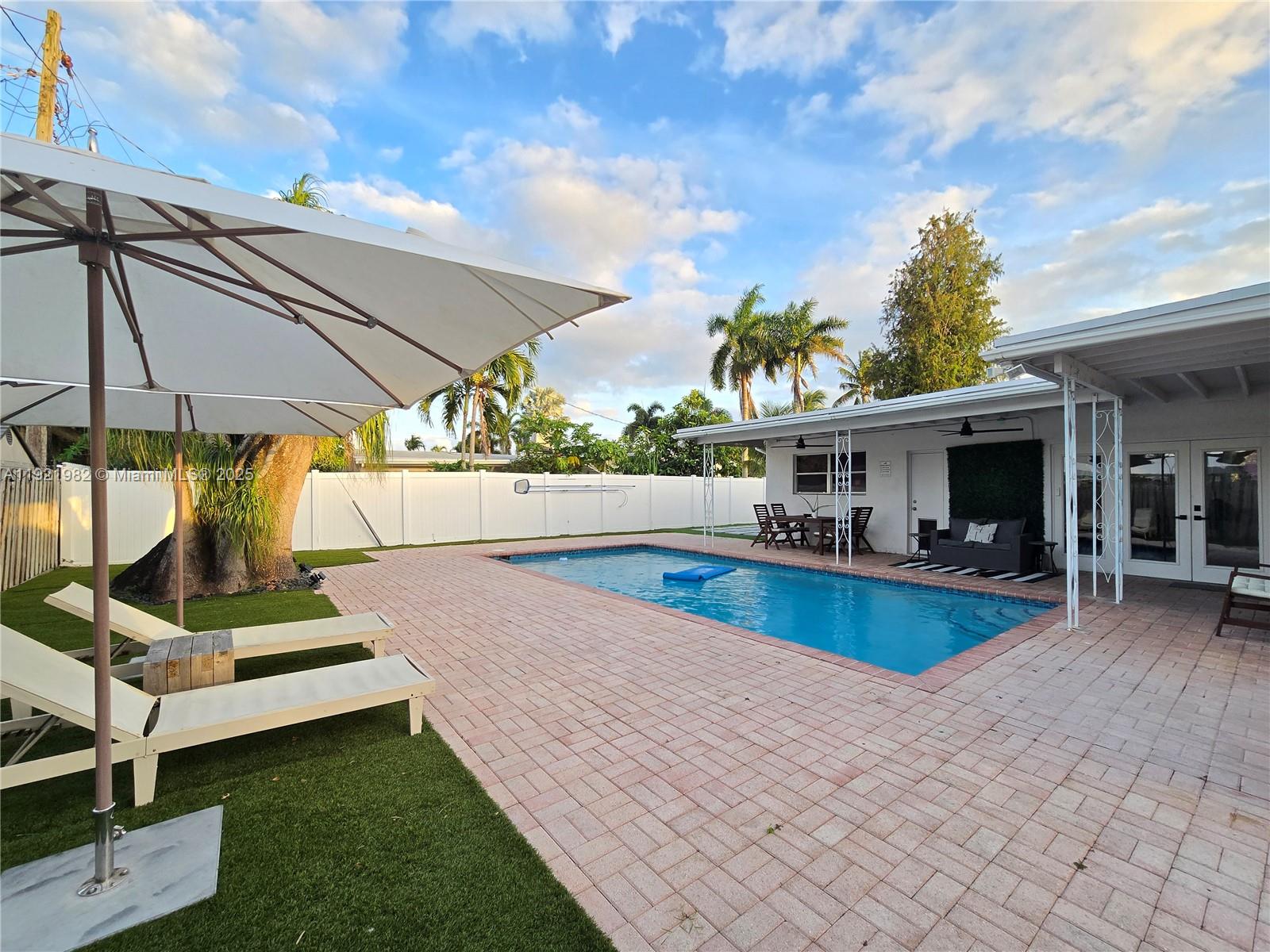 DRIFTWOOD PLAZA - Residential