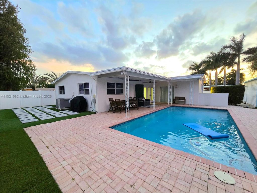 Photo of 6571 Park St, Hollywood, FL 33024 (MLS # A11921982)