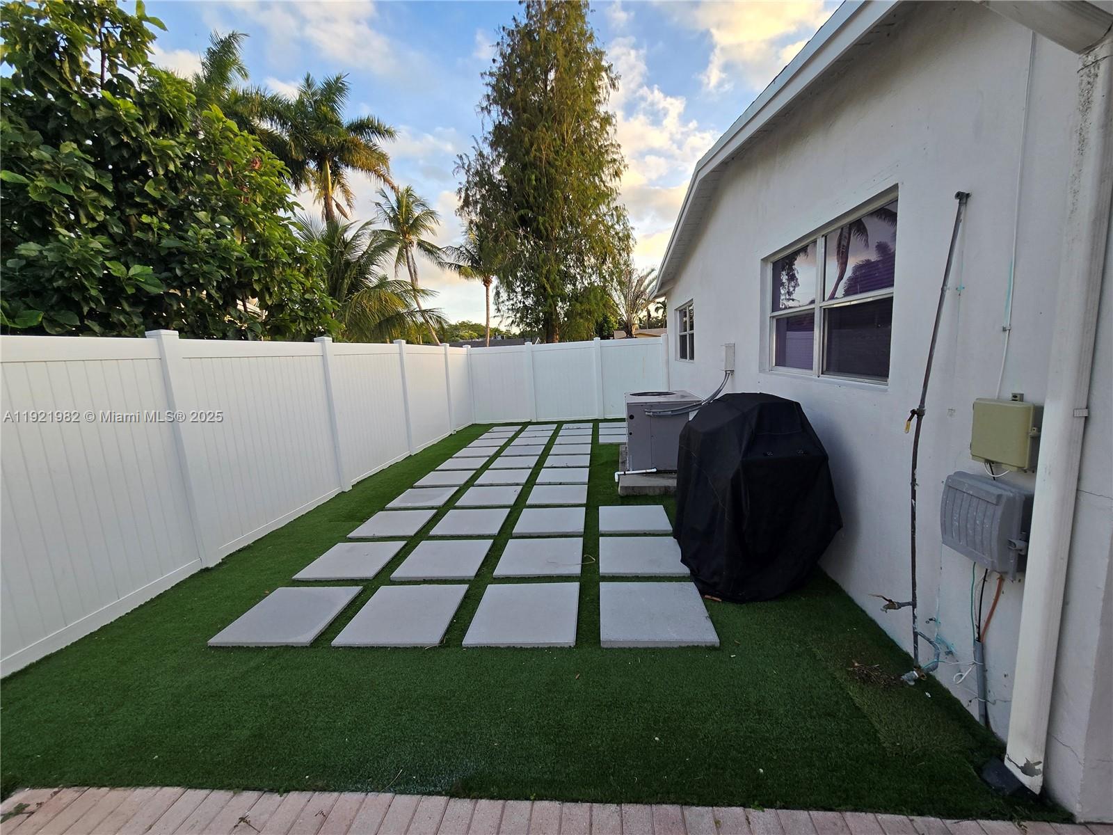 DRIFTWOOD PLAZA - Residential