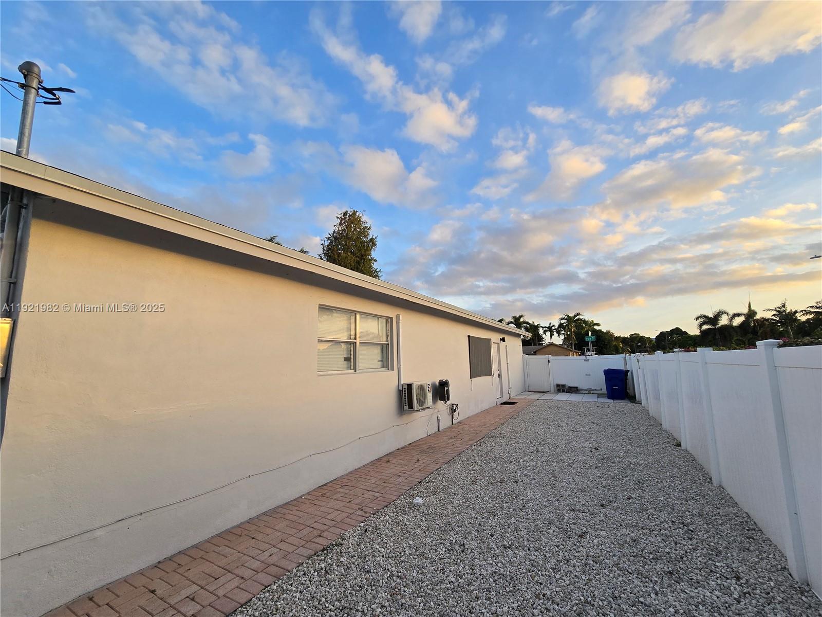 DRIFTWOOD PLAZA - Residential