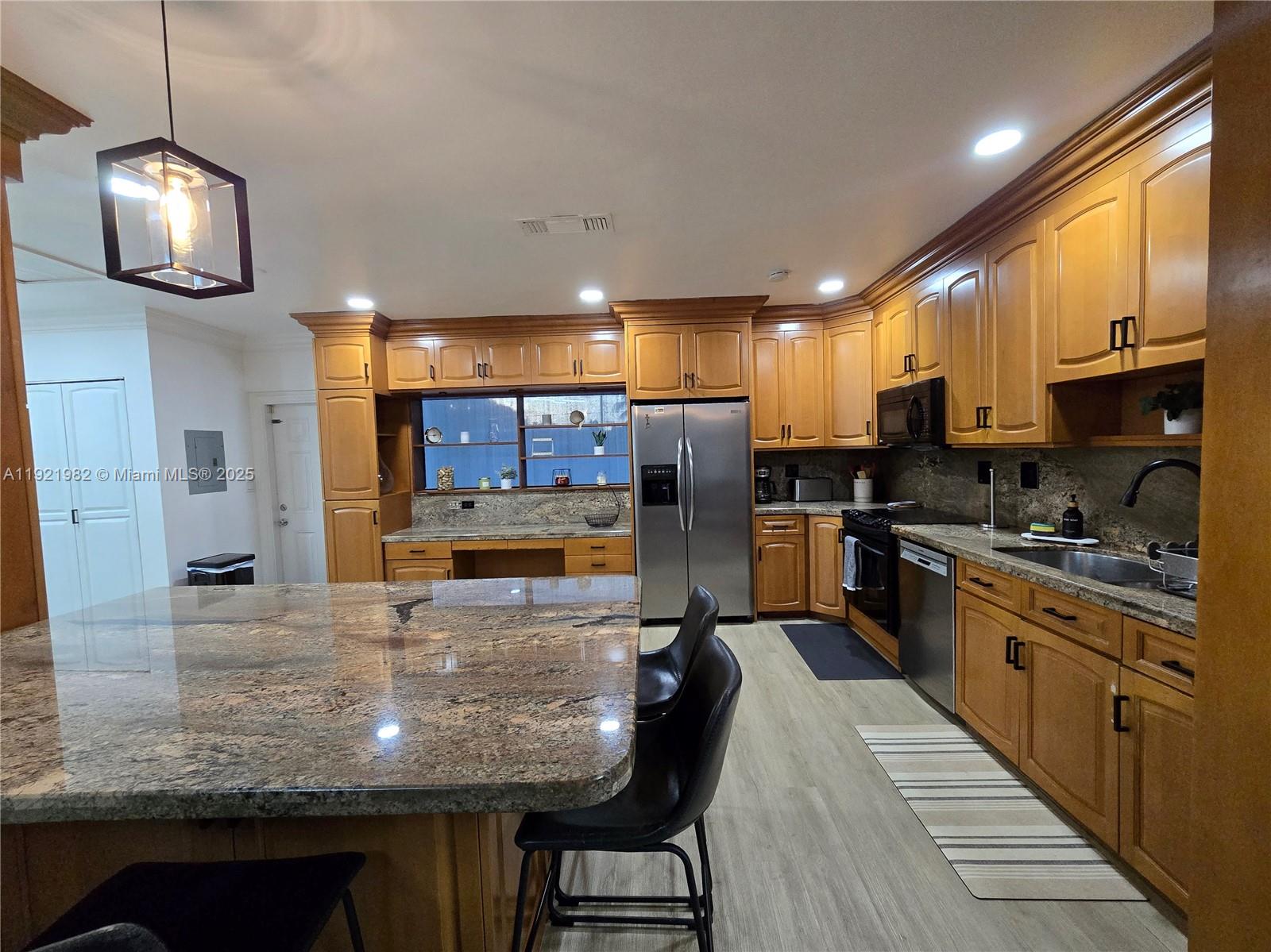 DRIFTWOOD PLAZA - Residential