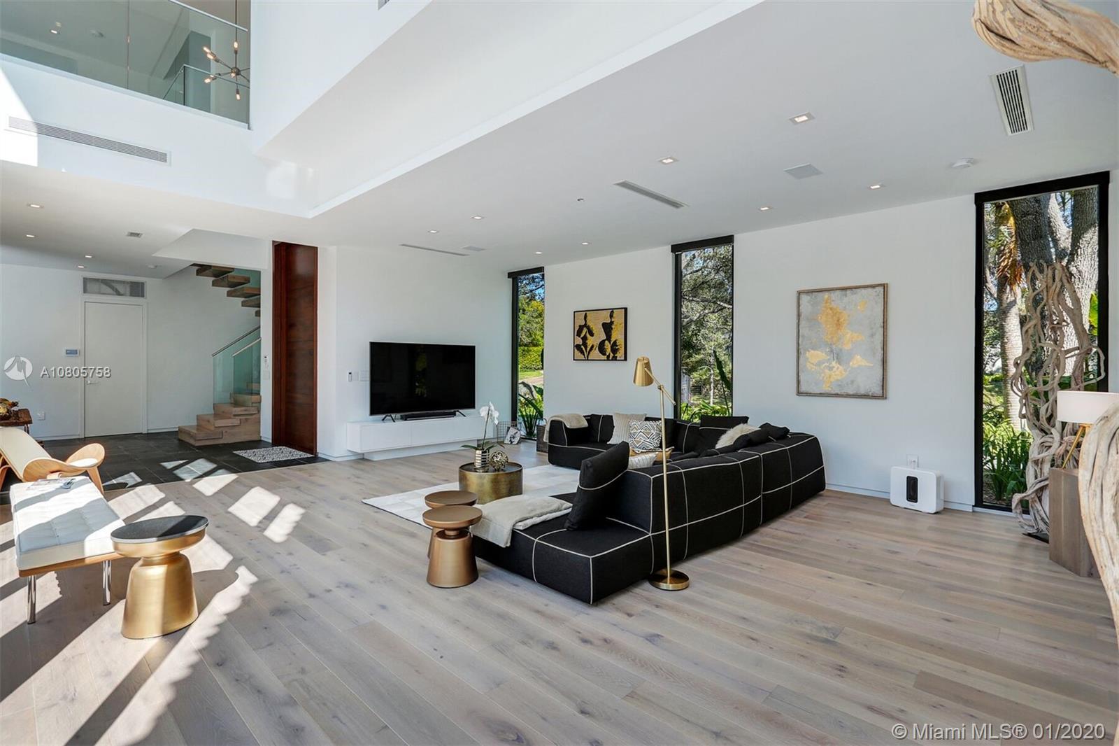 TOWN & RANCH ESTS - Residential