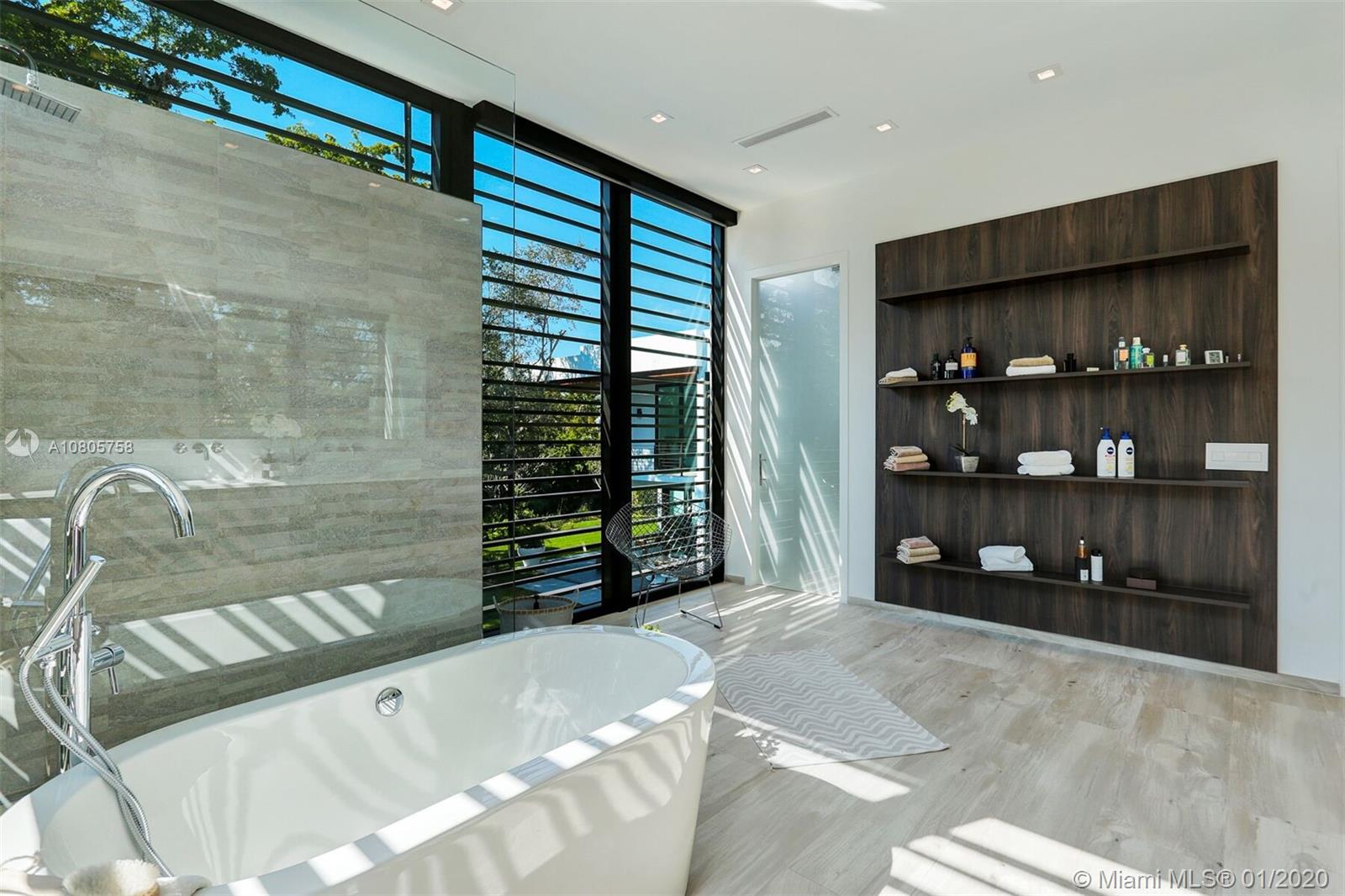 TOWN & RANCH ESTS - Residential