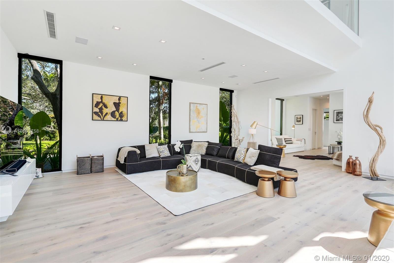 TOWN & RANCH ESTS - Residential