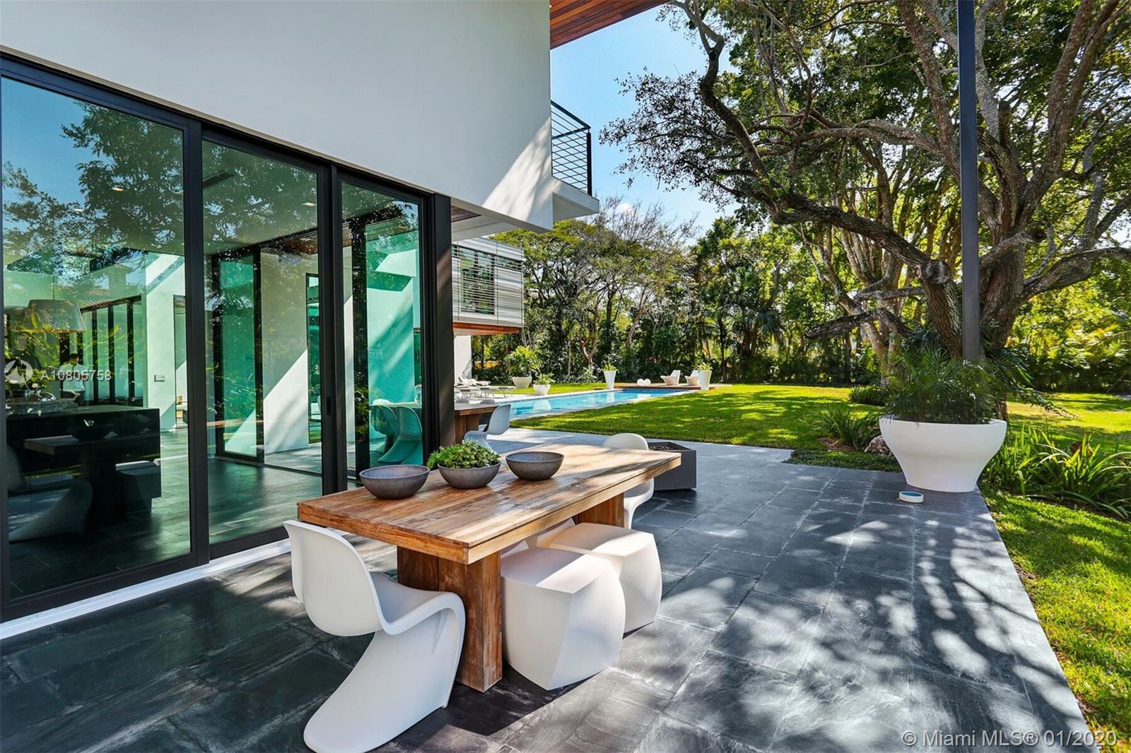 TOWN & RANCH ESTS - Residential