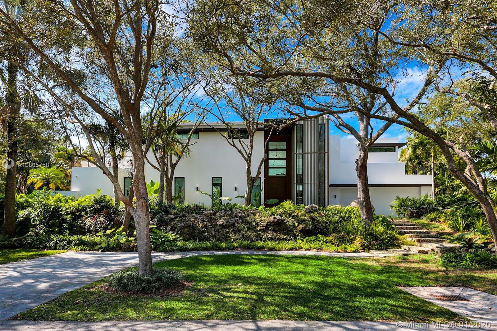 TOWN & RANCH ESTS - Residential