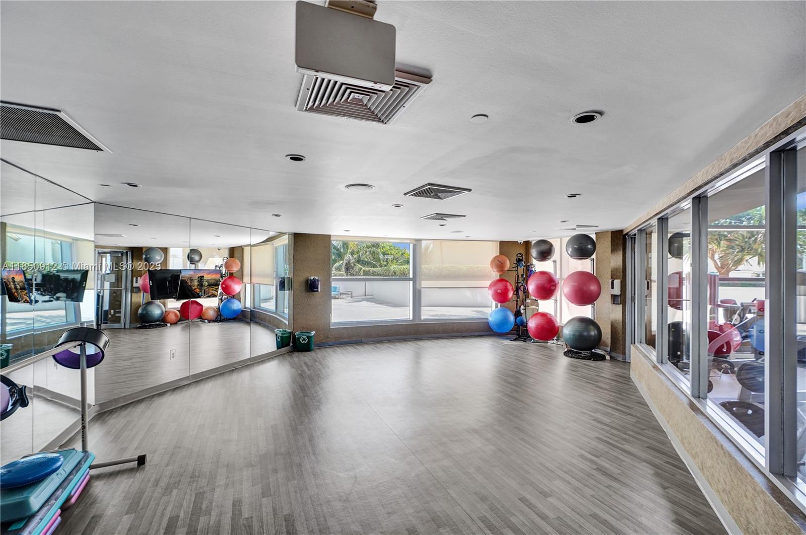 OCEAN PALMS - Residential