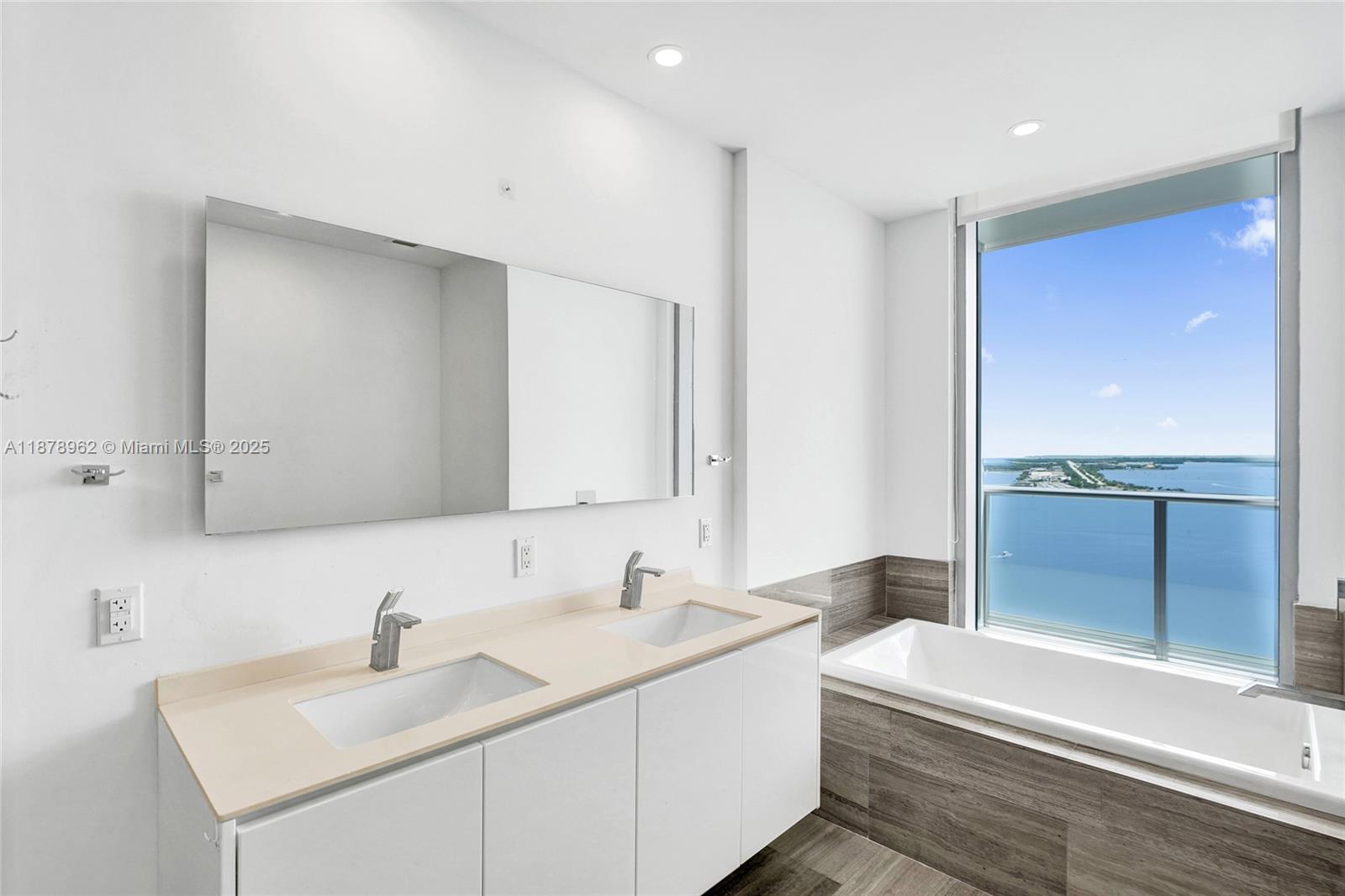 BRICKELLHOUSE CONDO - Residential Lease