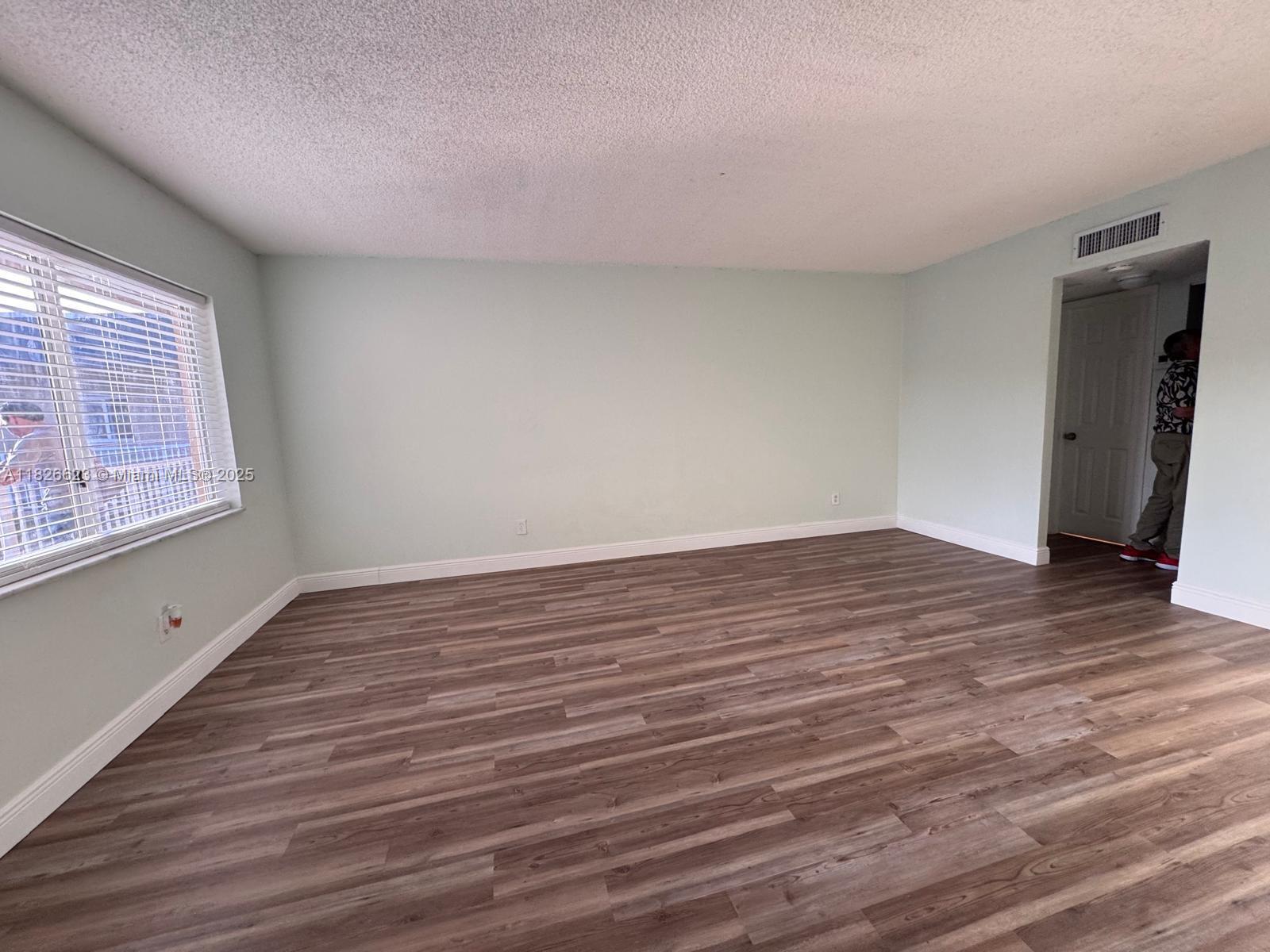 7910 Taft St 304