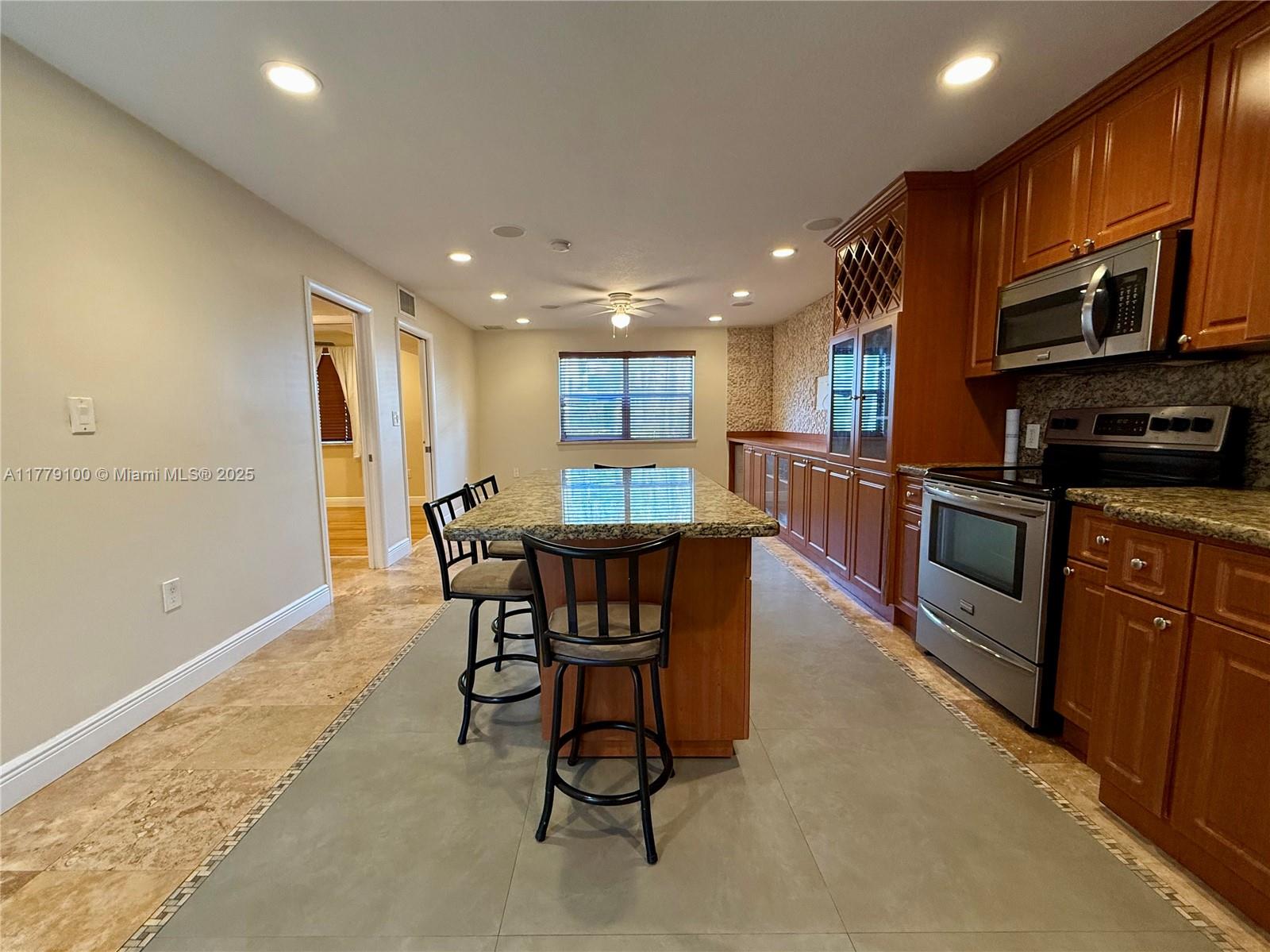 17255 Sw 95th Ave 117, Palmetto Bay, Miami-Dade County, Florida - 2 Bedrooms  
2 Bathrooms - 