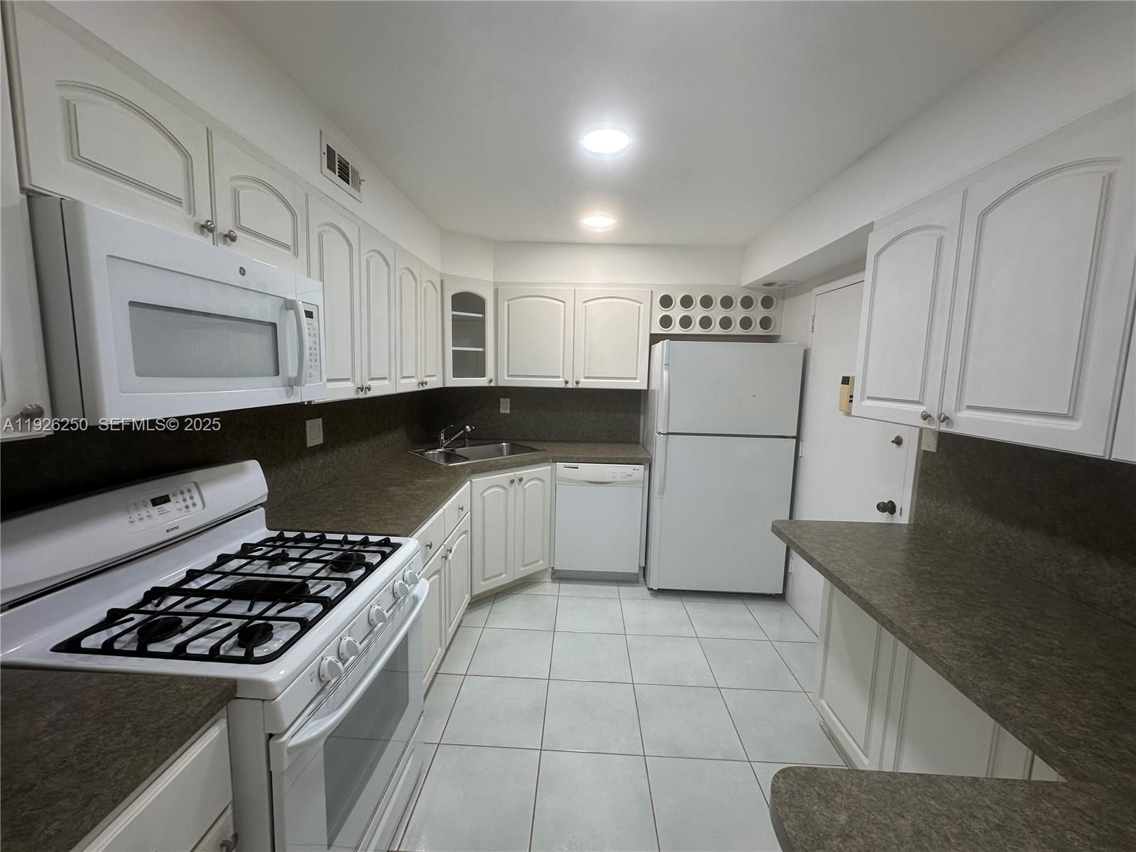 PARKER PLAZA CONDO ESTATE - Residential Lease