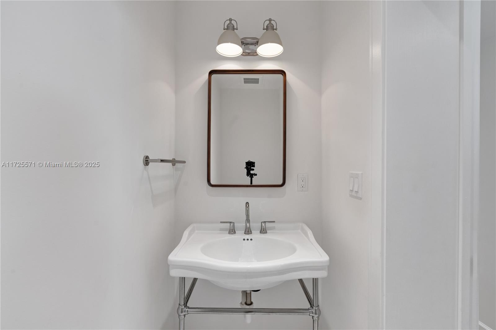 CORAL GABLES RIVIERA SEC - Residential