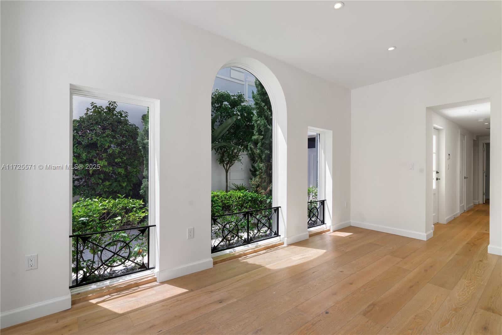 CORAL GABLES RIVIERA SEC - Residential
