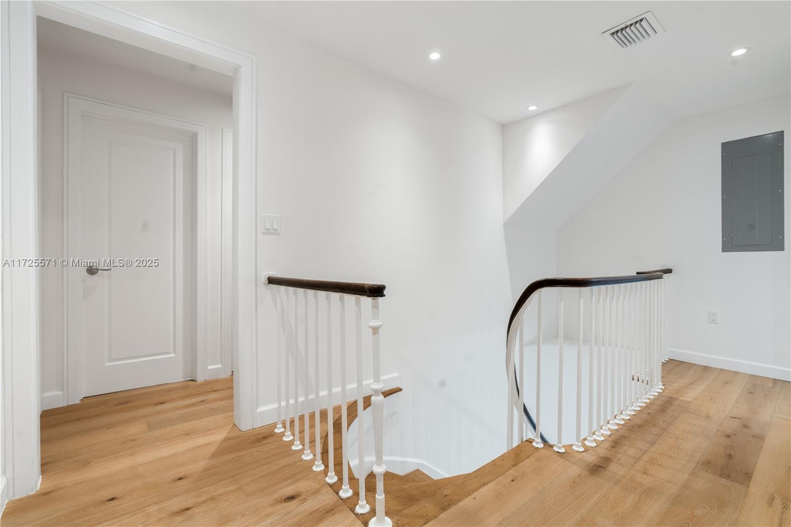 CORAL GABLES RIVIERA SEC - Residential