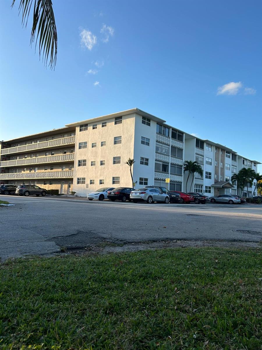 Rental Property at 211 Ne 8th Ave 102, Hallandale Beach, Broward County, Florida - Bedrooms: 1 
Bathrooms: 1  - $1,750 MO.