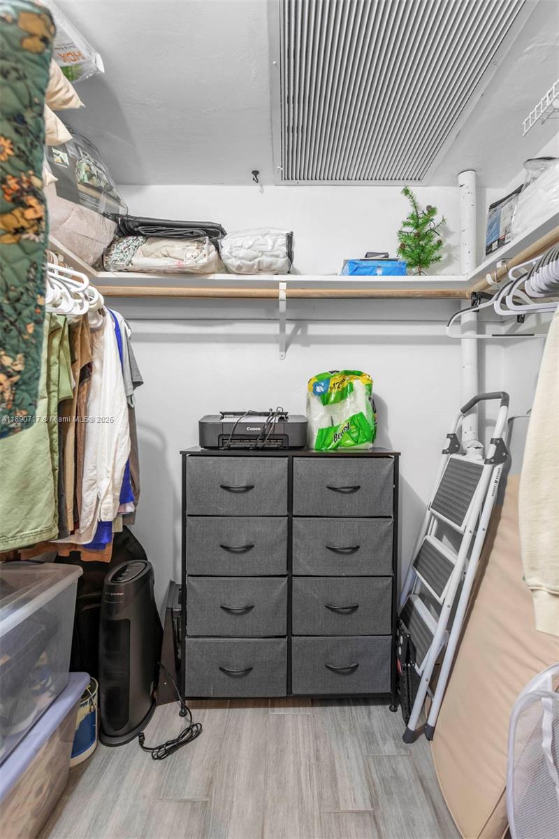 RIVER SHORES CONDO - Residential