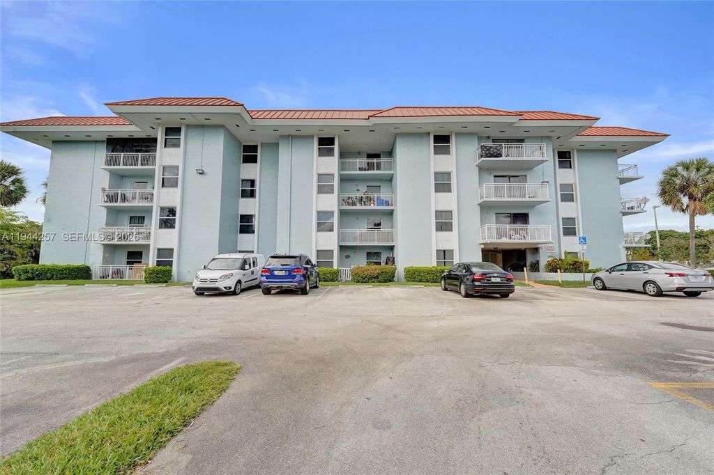 Photo of 505 S Pine Island Rd #405B, Plantation, FL 33324 (MLS # A11944257)