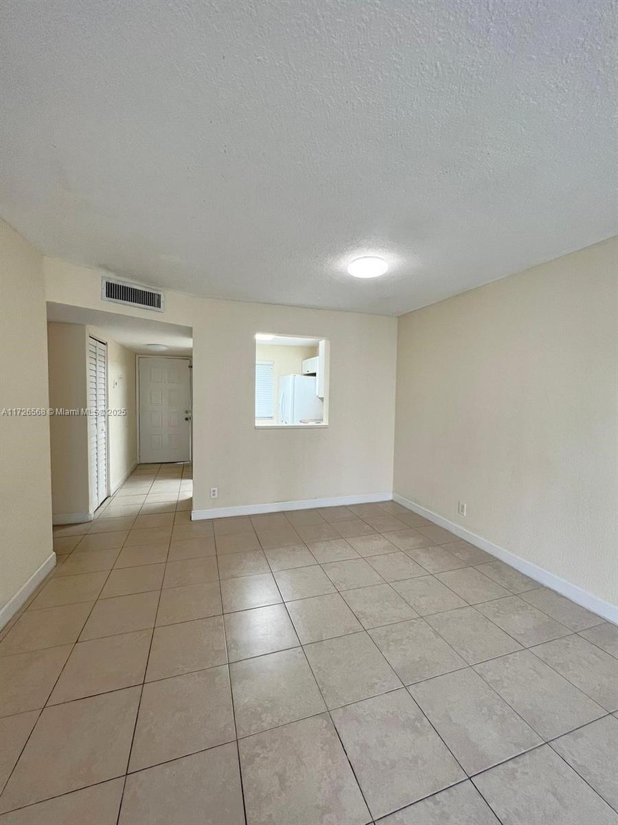 LAKESHORE AT UNIVERSITY P - Residential