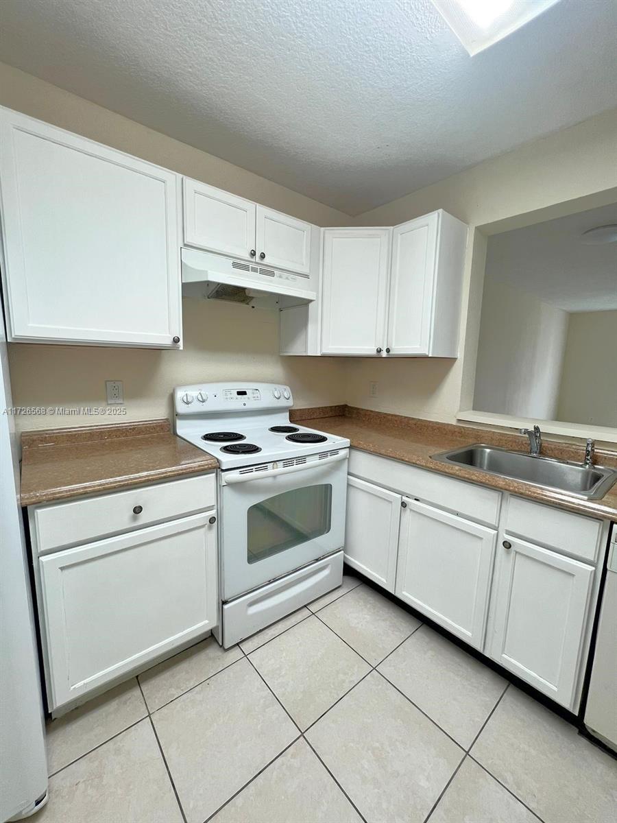 LAKESHORE AT UNIVERSITY P - Residential
