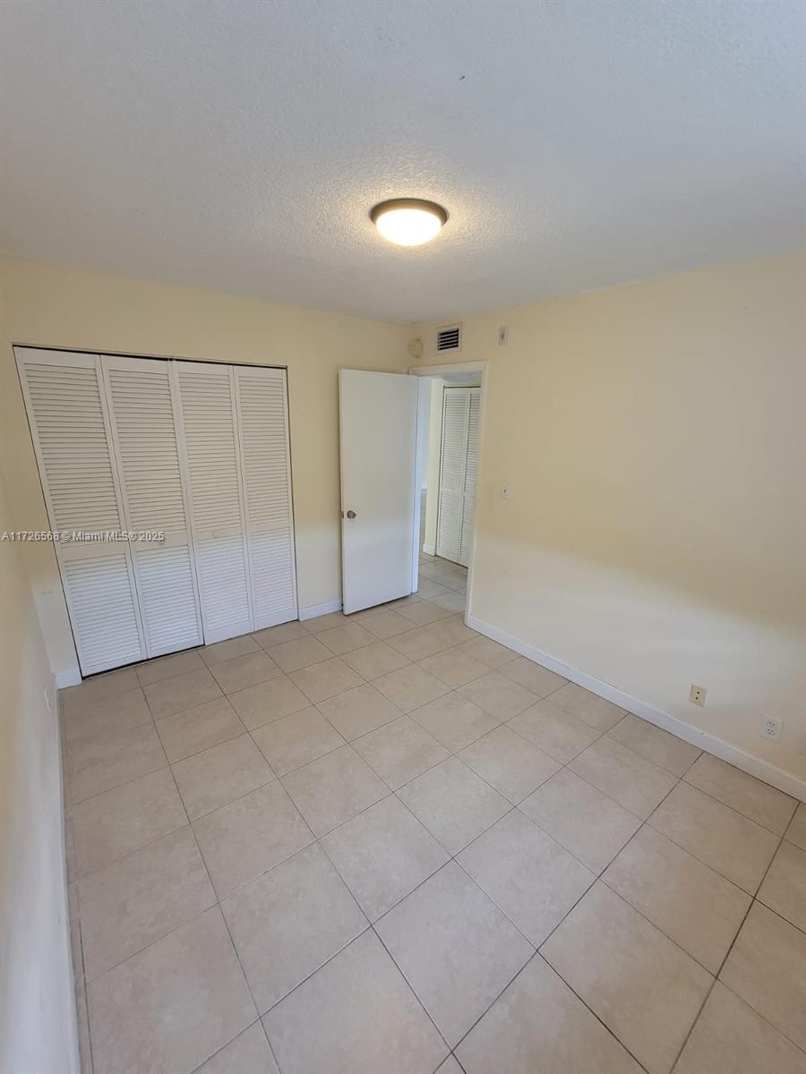LAKESHORE AT UNIVERSITY P - Residential