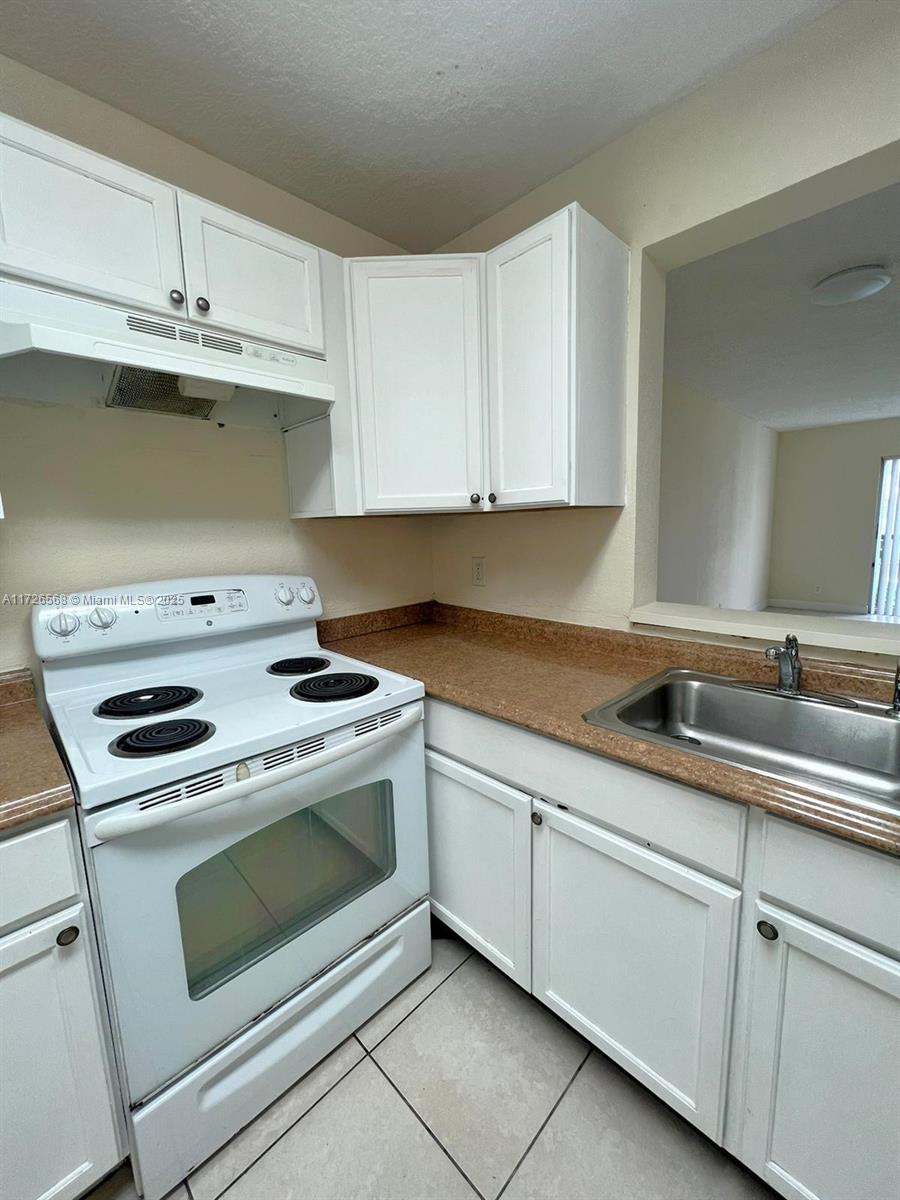 LAKESHORE AT UNIVERSITY P - Residential