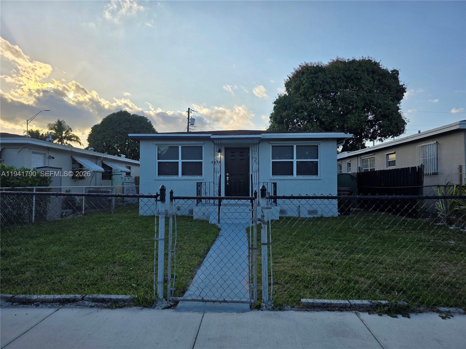 INGLESIDE PARK - Residential