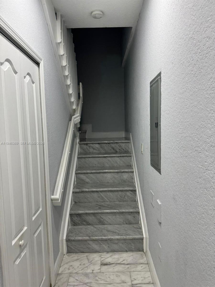 COURTYARDS THREE CONDO - Residential