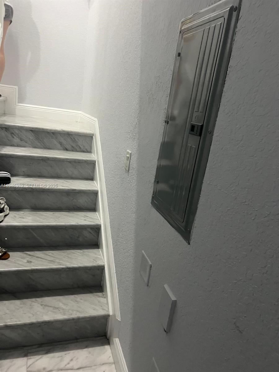 COURTYARDS THREE CONDO - Residential