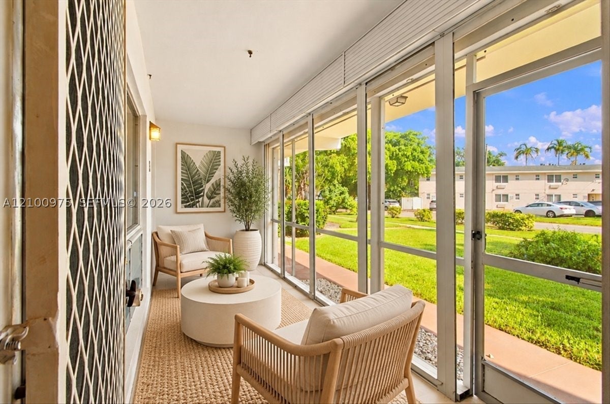 View photos, virtual tours, details... 500 S Luna Ct 3