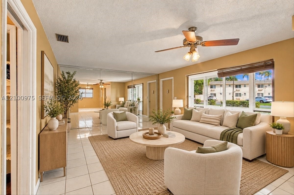 View photos, virtual tours, details... 500 S Luna Ct 3
