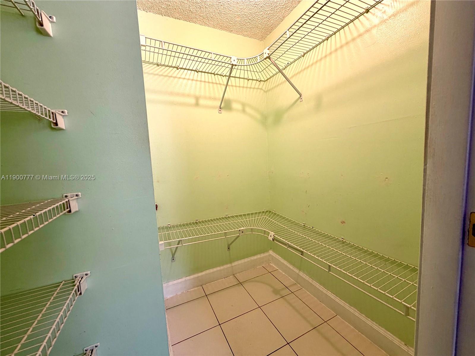 EL CID CONDO - Residential