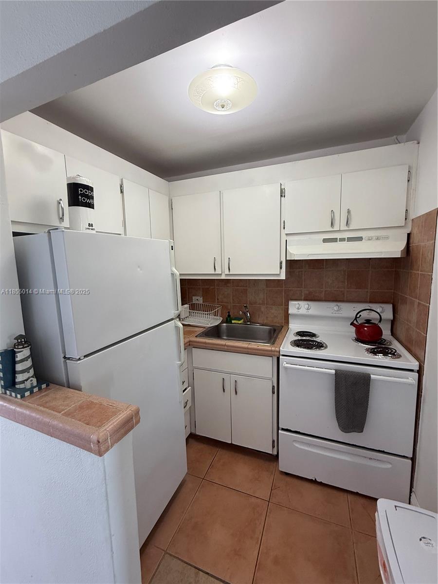 BAYSHORE YACHT & TENNIS C - Residential