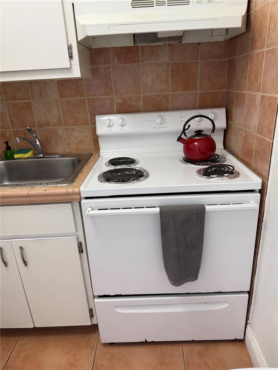 BAYSHORE YACHT & TENNIS C - Residential