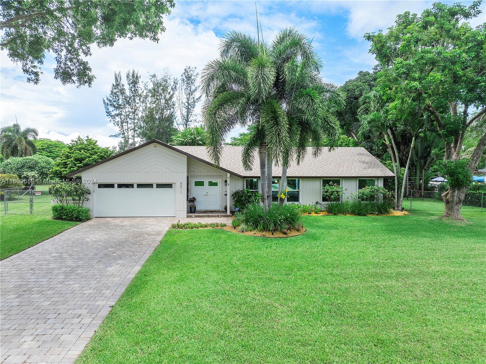 Property for Sale at 5511 Sw 196th Ln Ln, Southwest Ranches, Broward County, Florida - Bedrooms: 3 
Bathrooms: 2  - $1,150,000