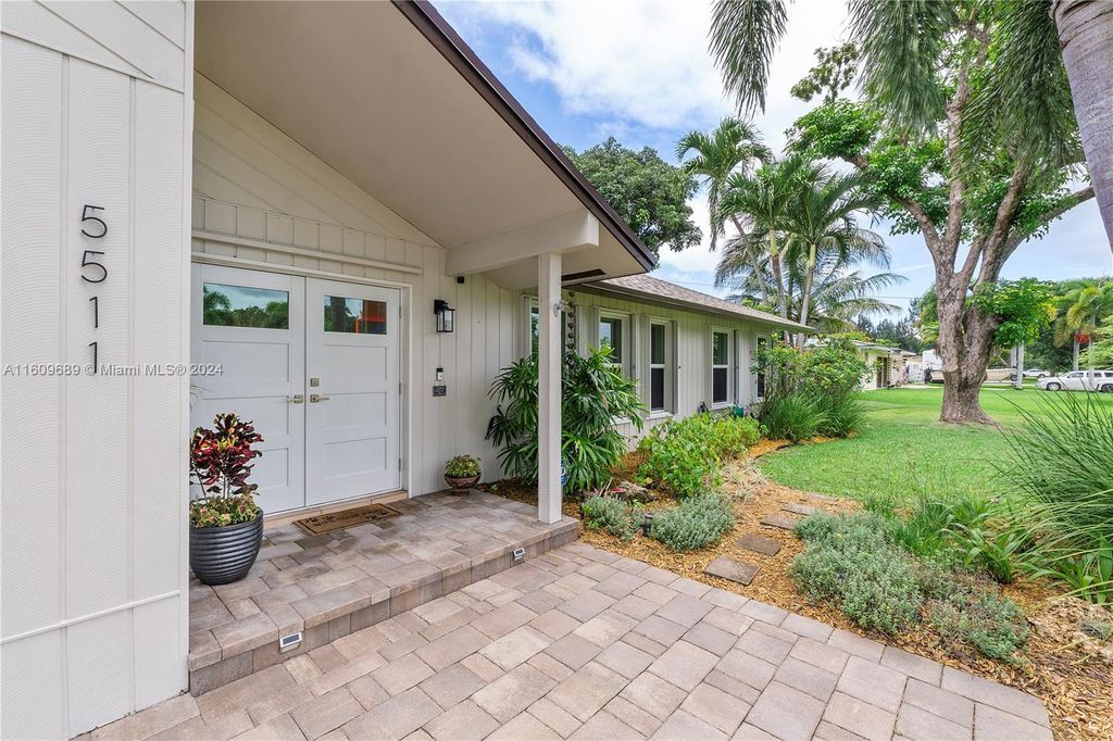 Photo of 5511 SW 196th Ln, Southwest Ranches, FL 33332 (MLS # A11609689)