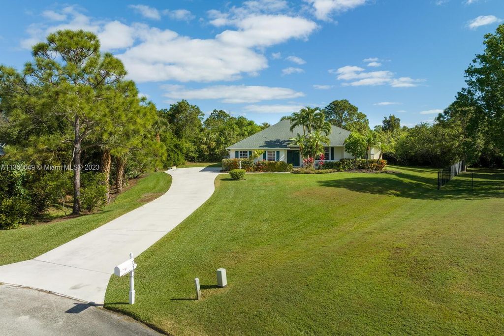 Photo of 7841 SE Oakdale Ct, Stuart, FL 34997 (MLS # A11360049)