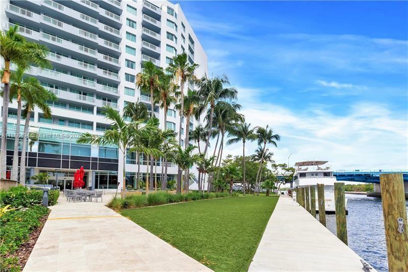 Perfect vacation/income property at Hilton's exclusive Gallery One right off Sunrise Blvd. next to Galleria Mall & minutes walk to the warm waters of the Atlantic Ocean. Let Hilton manage the room for you when not utilizing and draw a income to cover the carrying costs while making a small profit. Room is fully furnished with separate bedroom from the living/dining area. Full sized kitchen w/ mini fridge, microwave, stovetop, and dishwasher. Large corner balcony in the bedroom with views of downtown Ft. Lauderdale. Close to fine dining, entertainment, and so much more! The Water Taxi has a pick up point at Gallery One's boat dock. Lots of amenities; including a heated pool, coffee/espresso counter, pool bar, fitness center, security, & the "Vue on the Water" restaurant.