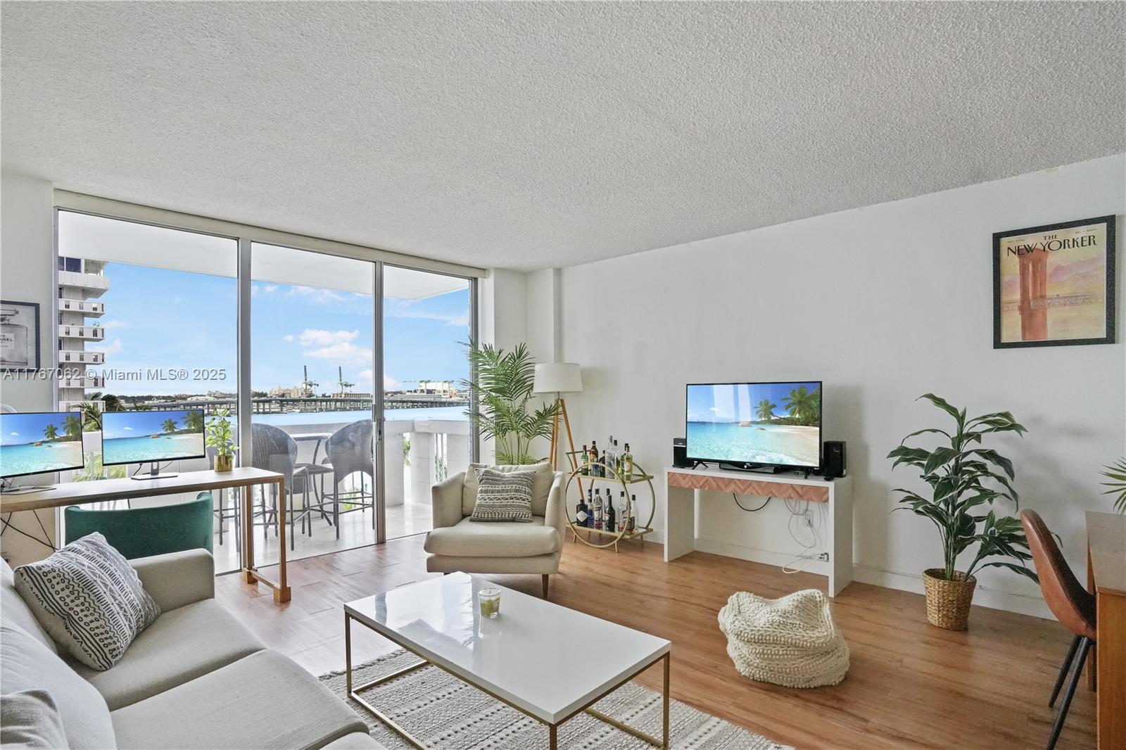 Rental Property at 800 West Ave 543, Miami Beach, Miami-Dade County, Florida - Bedrooms: 1 
Bathrooms: 1  - $3,100 MO.