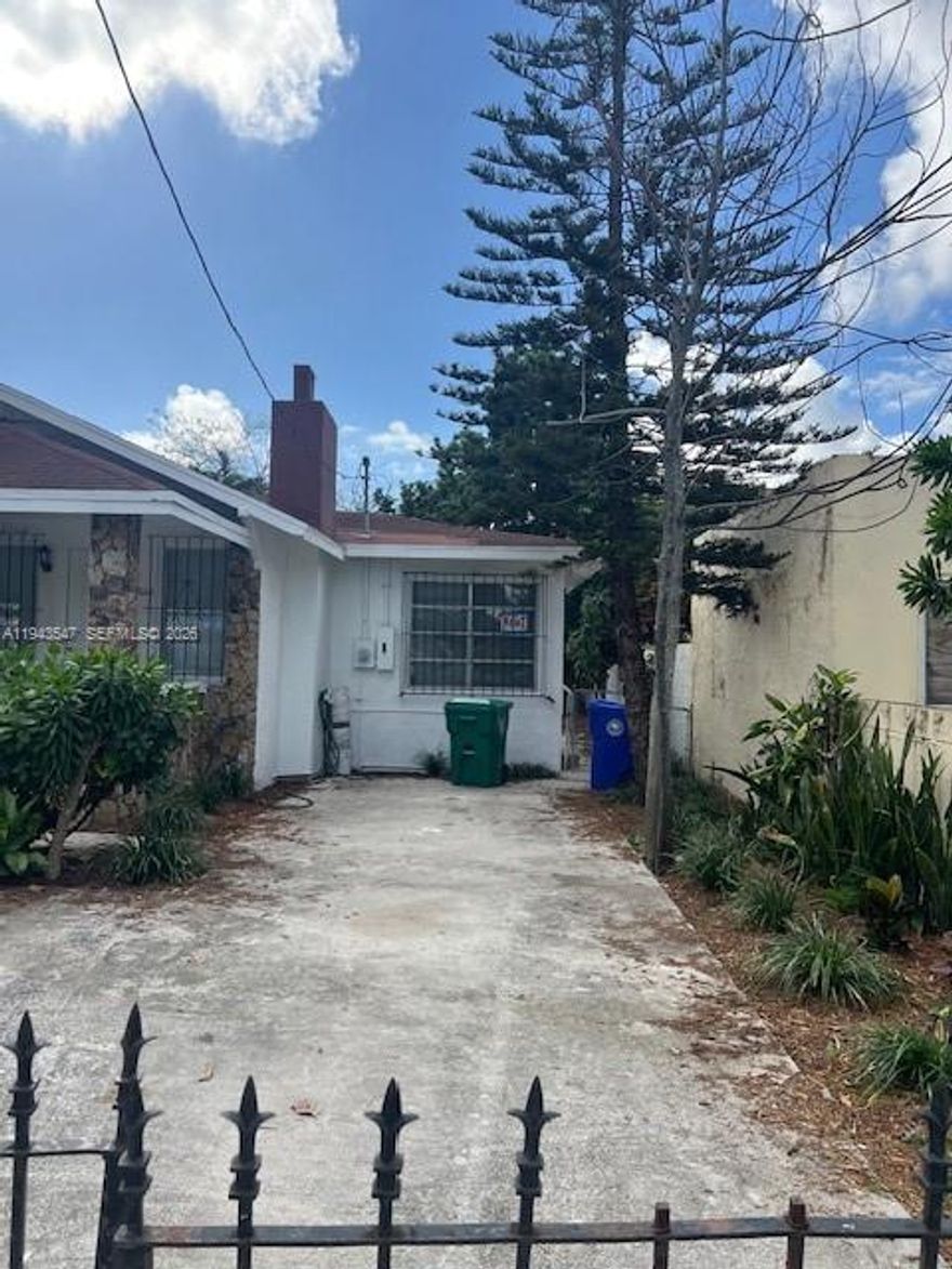 Rare Little Havana studio minutes from Brickell, Downtown, Key Biscayne and Coral Gables. This studio is remodeled with new kitchen, bathroom and flooring. Rent price includes water and power.