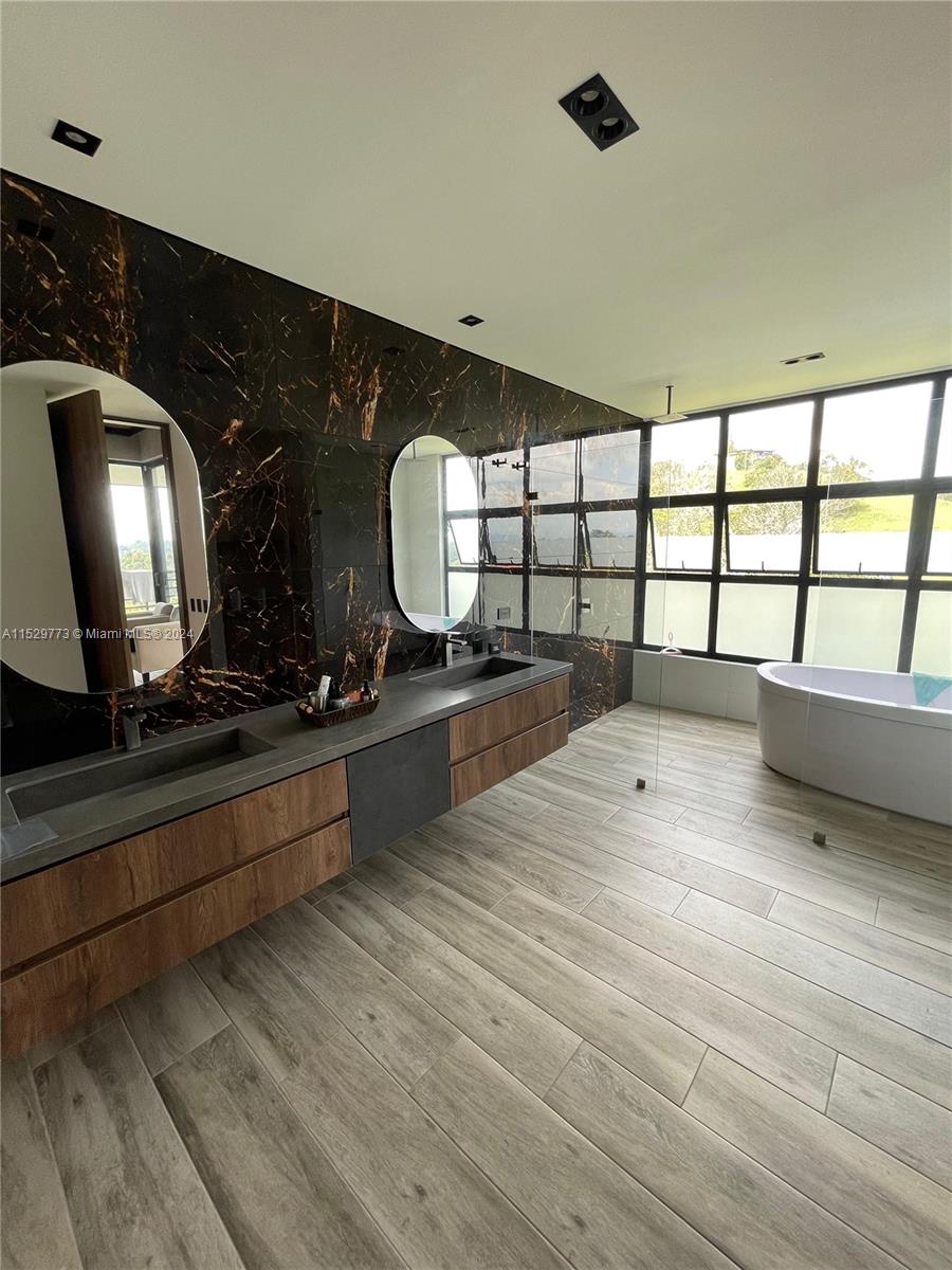 llanogrande Hills - Residential