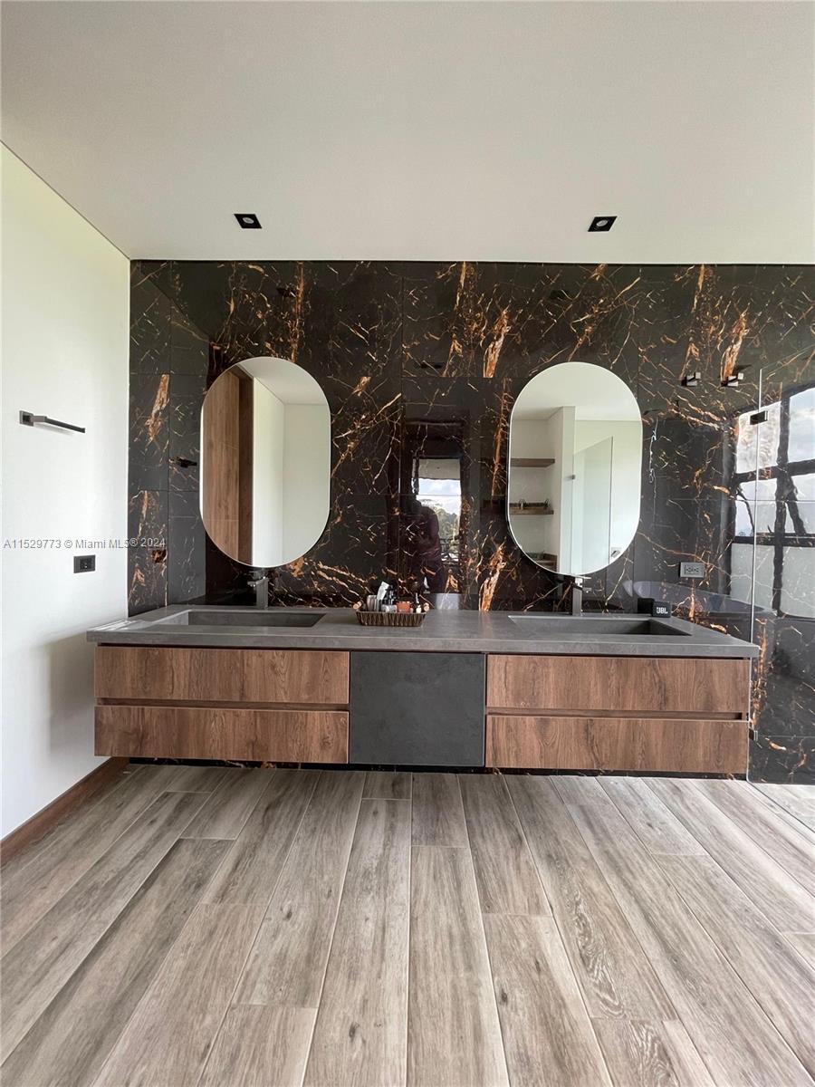 llanogrande Hills - Residential