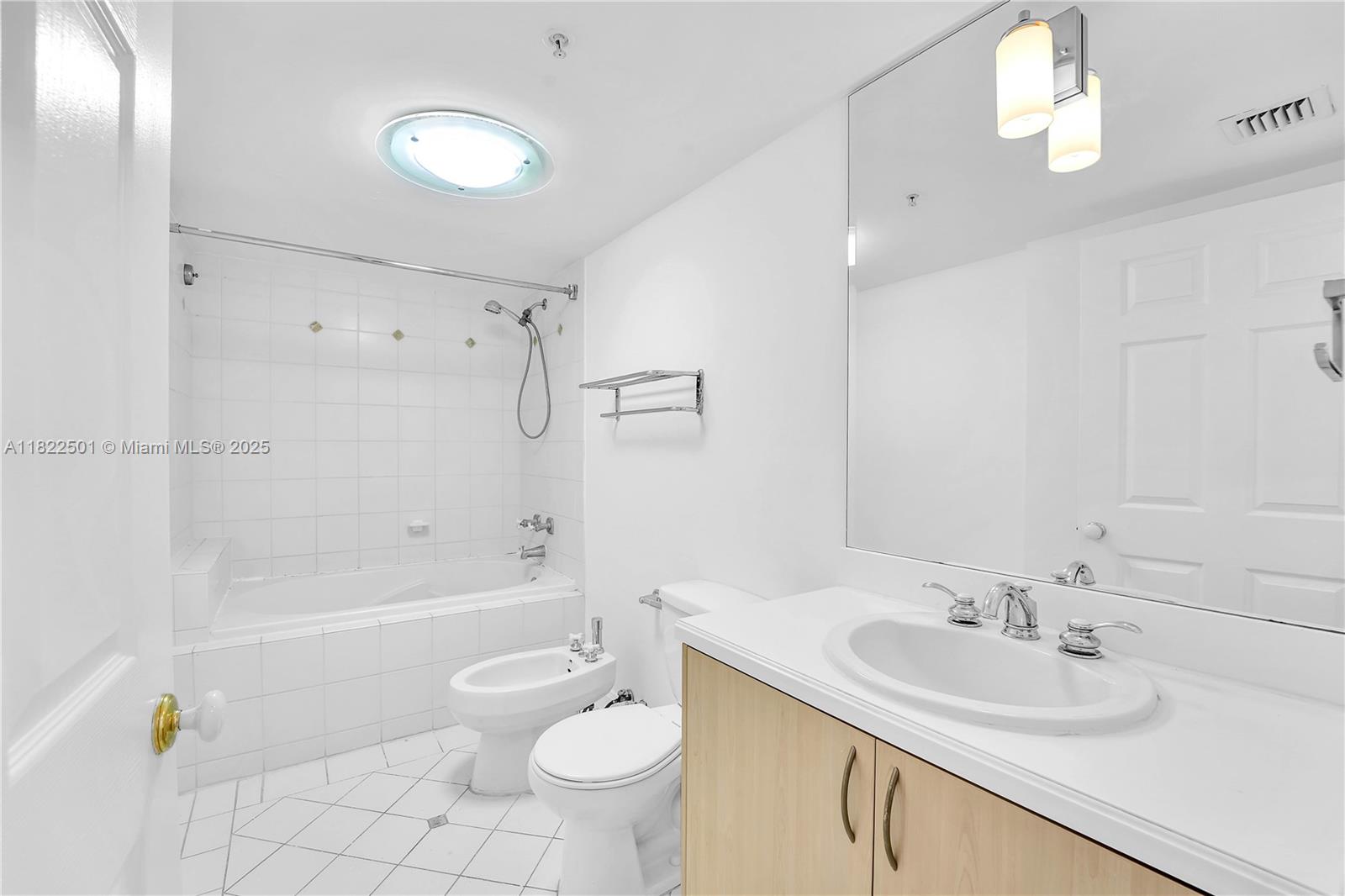 THE MUTINY CONDO - Residential Lease