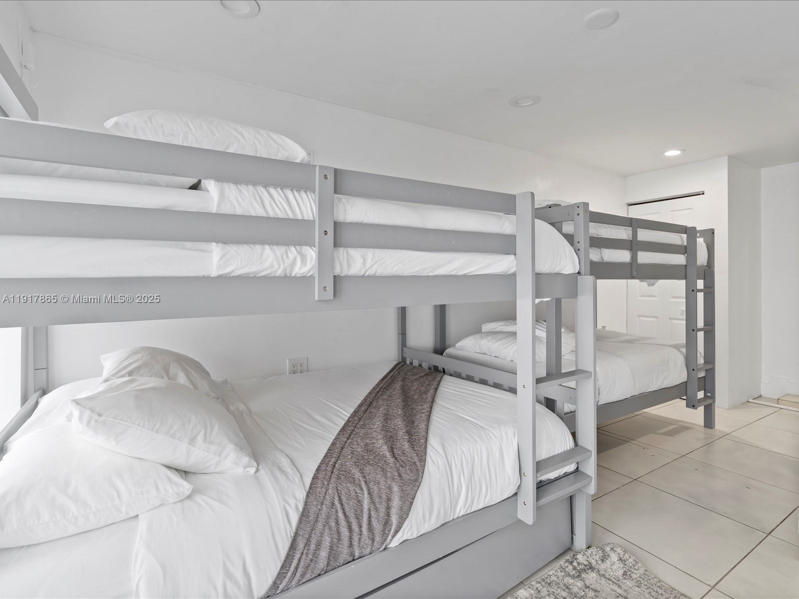 PEMBROKE PINES NO 2 - Residential