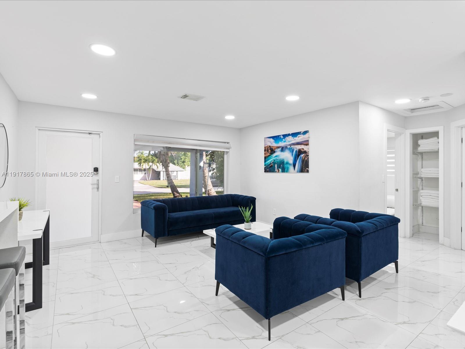 PEMBROKE PINES NO 2 - Residential