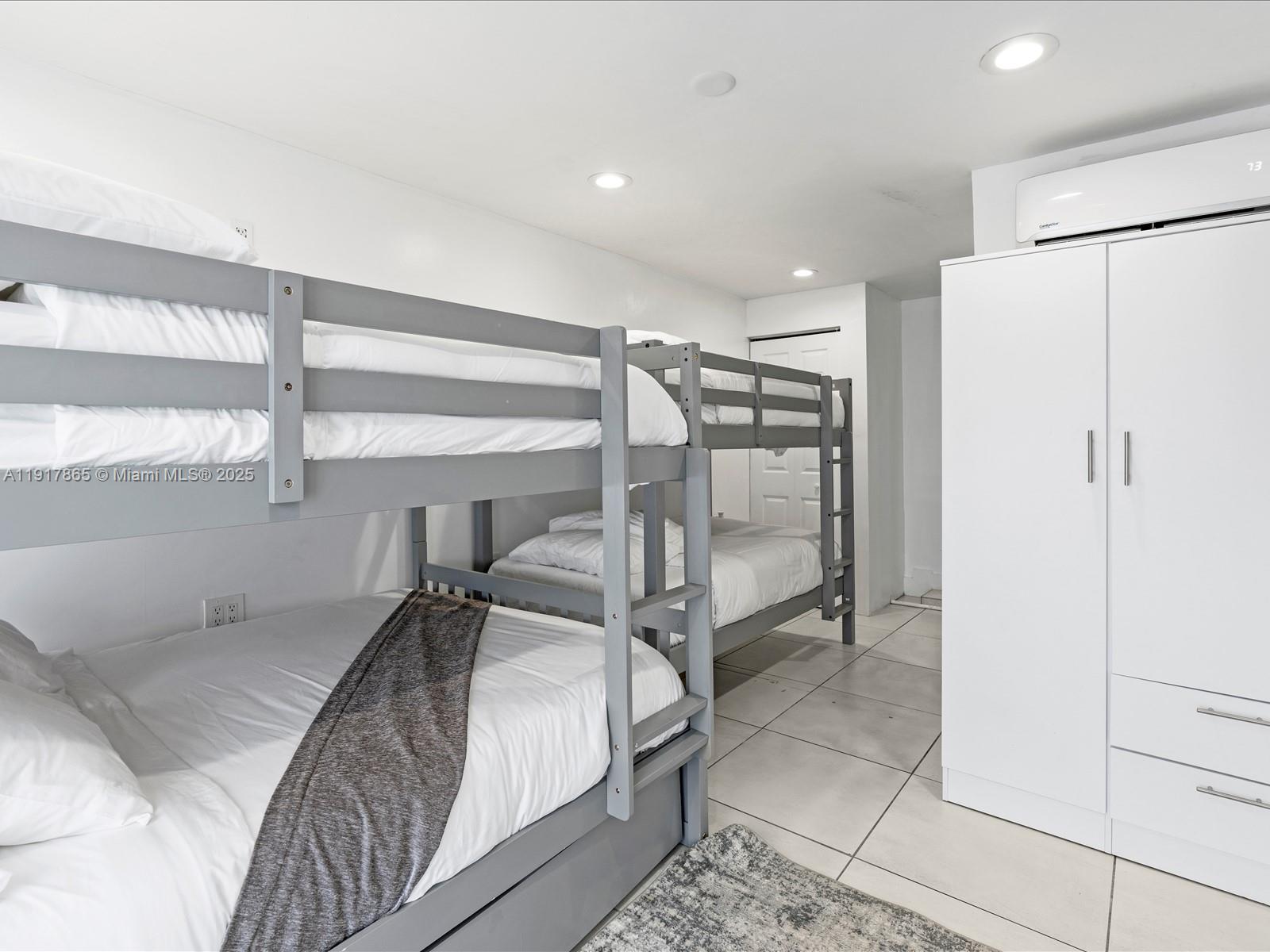 PEMBROKE PINES NO 2 - Residential