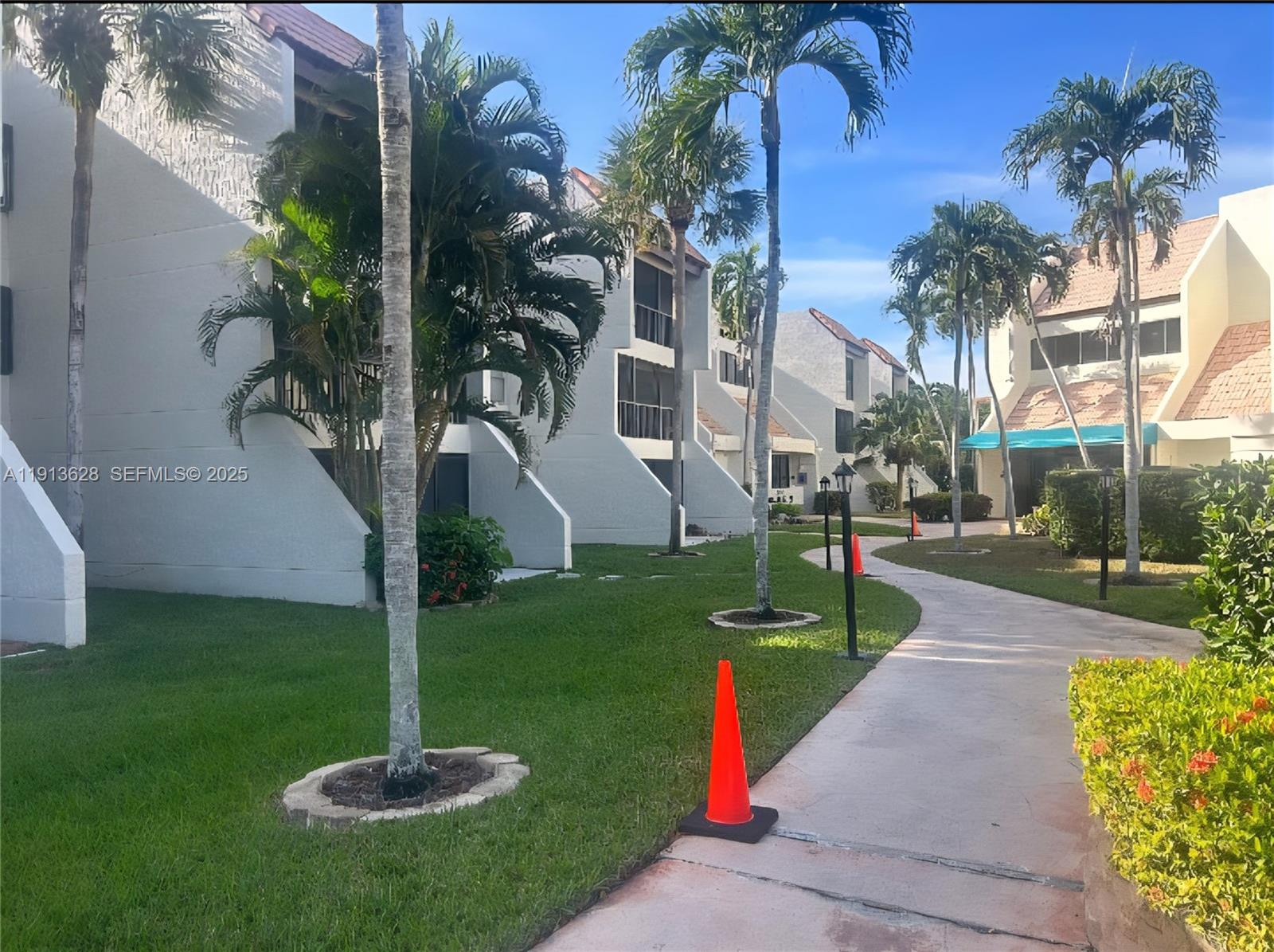 BUILDING FIVE OF RACQUET - Residential Lease